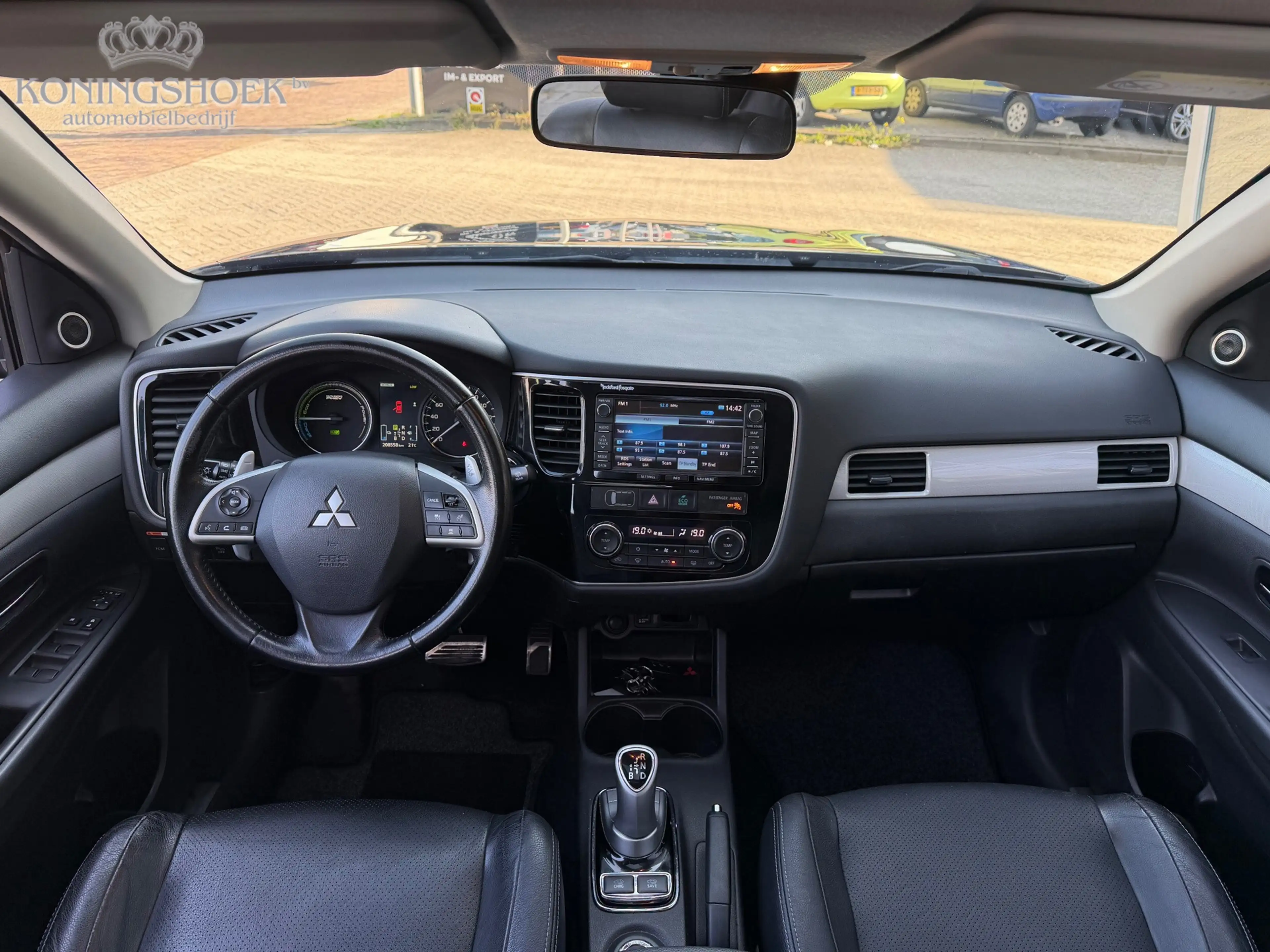 Mitsubishi Outlander 2.0 PHEV Instyle+ — photo 12
