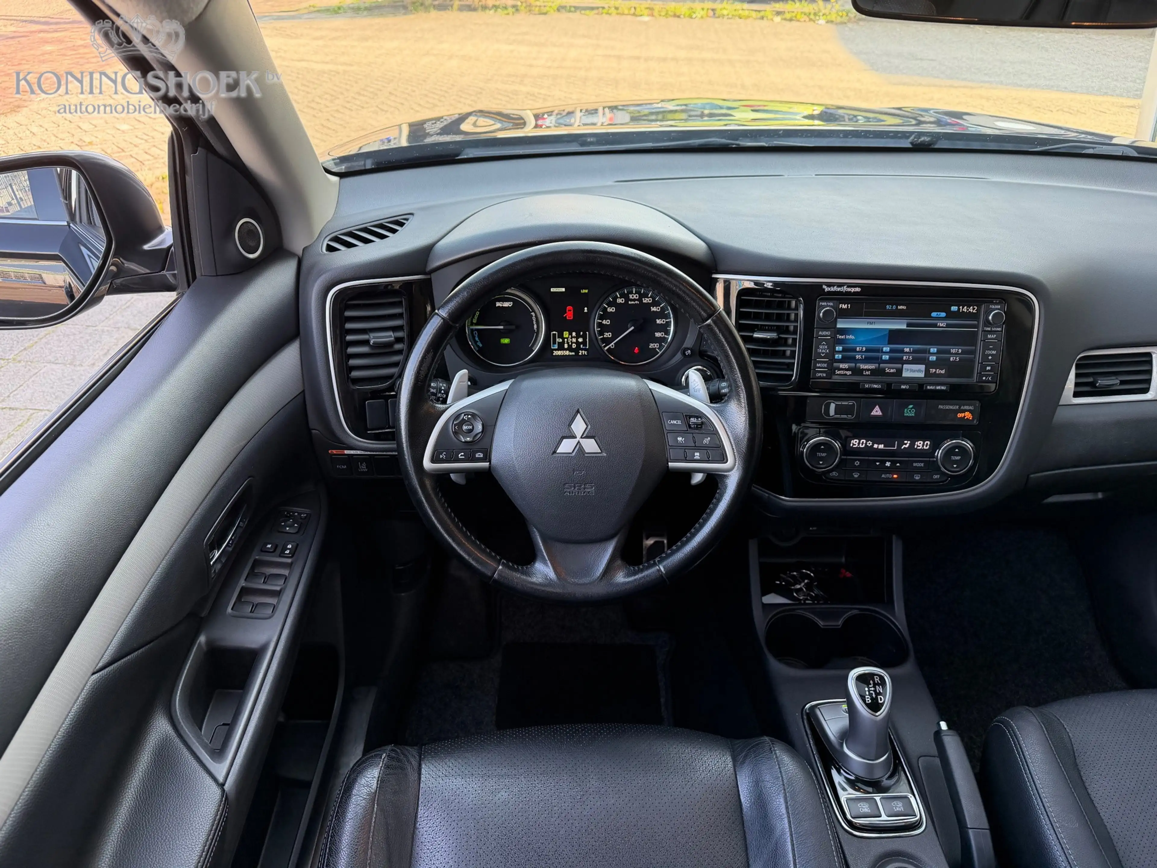 Mitsubishi Outlander 2.0 PHEV Instyle+ — photo 16