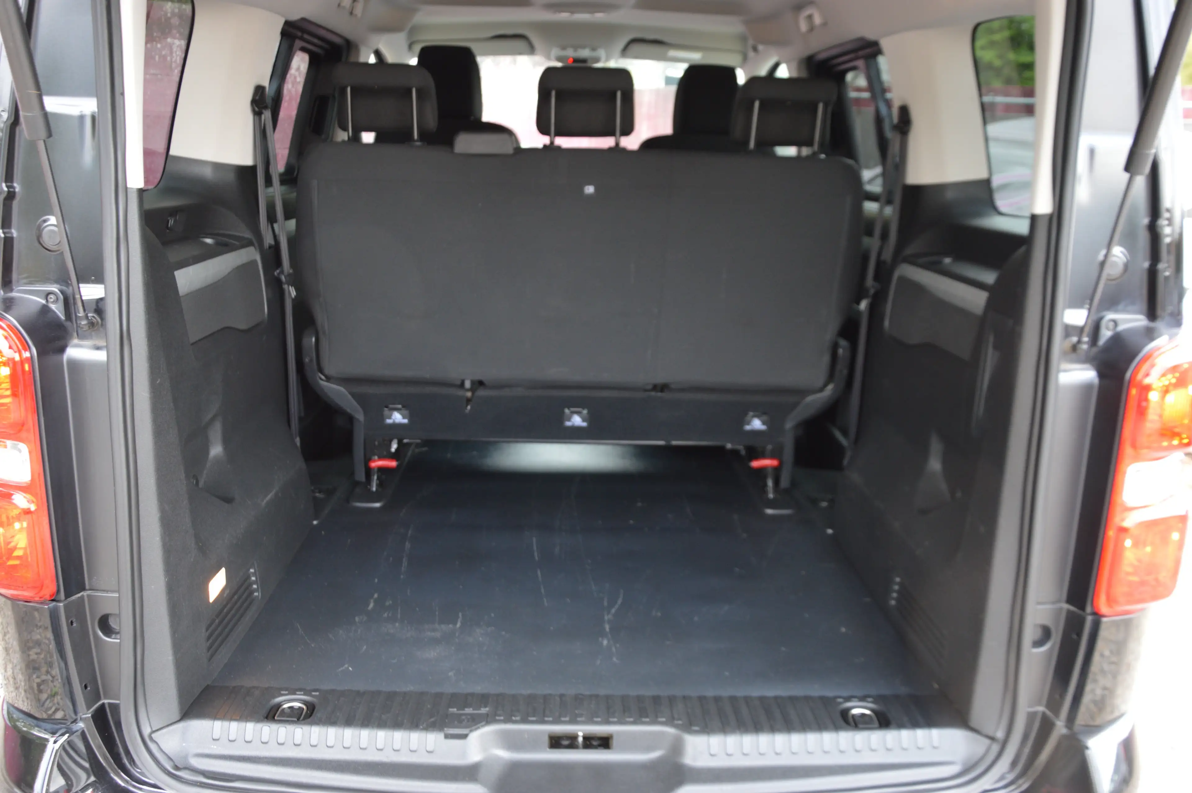 Peugeot Traveller Traveller 1.5 BlueHDi L1 Compact Active S — photo 10