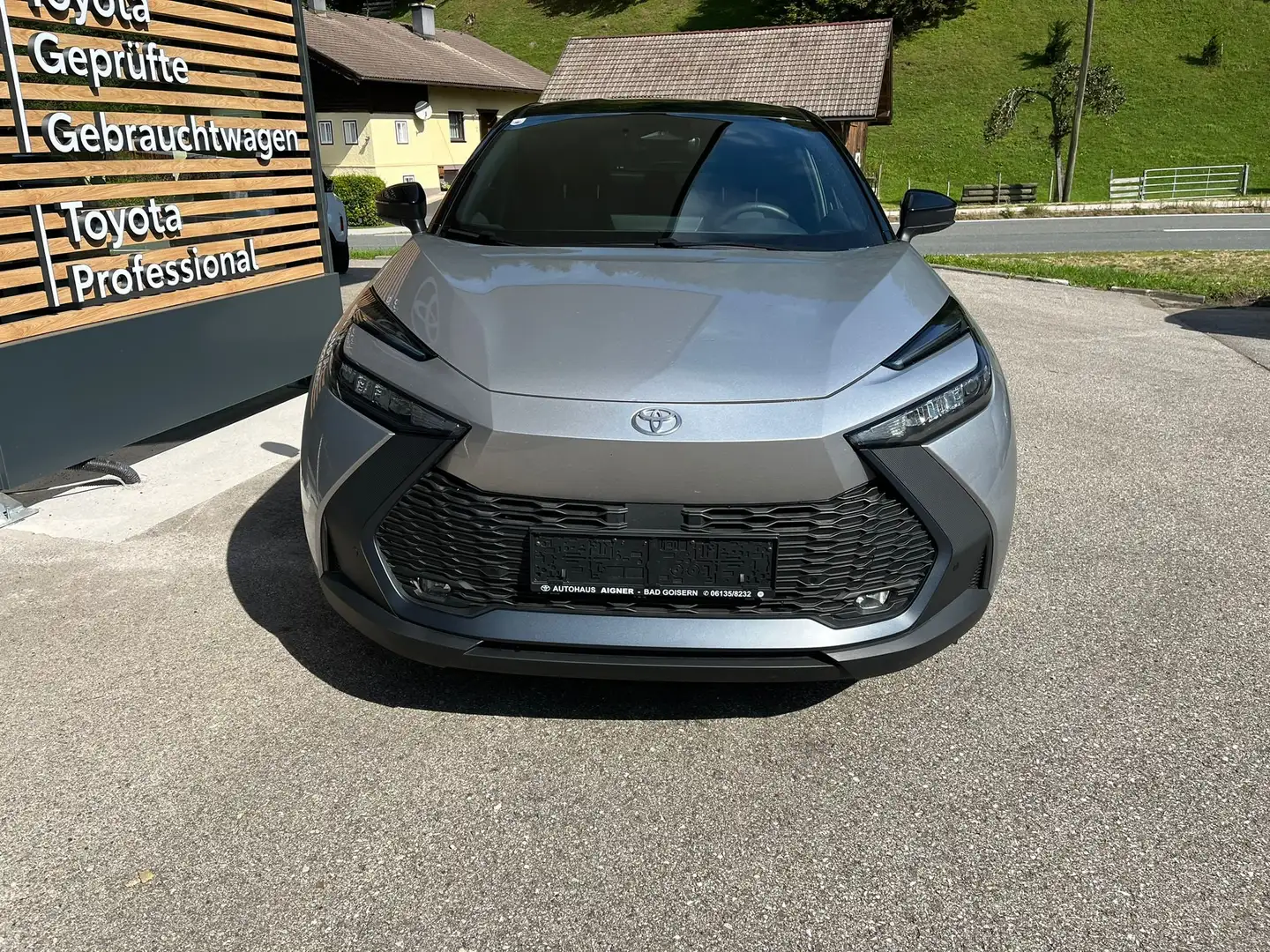 Toyota C-HR 1,8 Hybrid E-CVT Active Drive Silber - 2