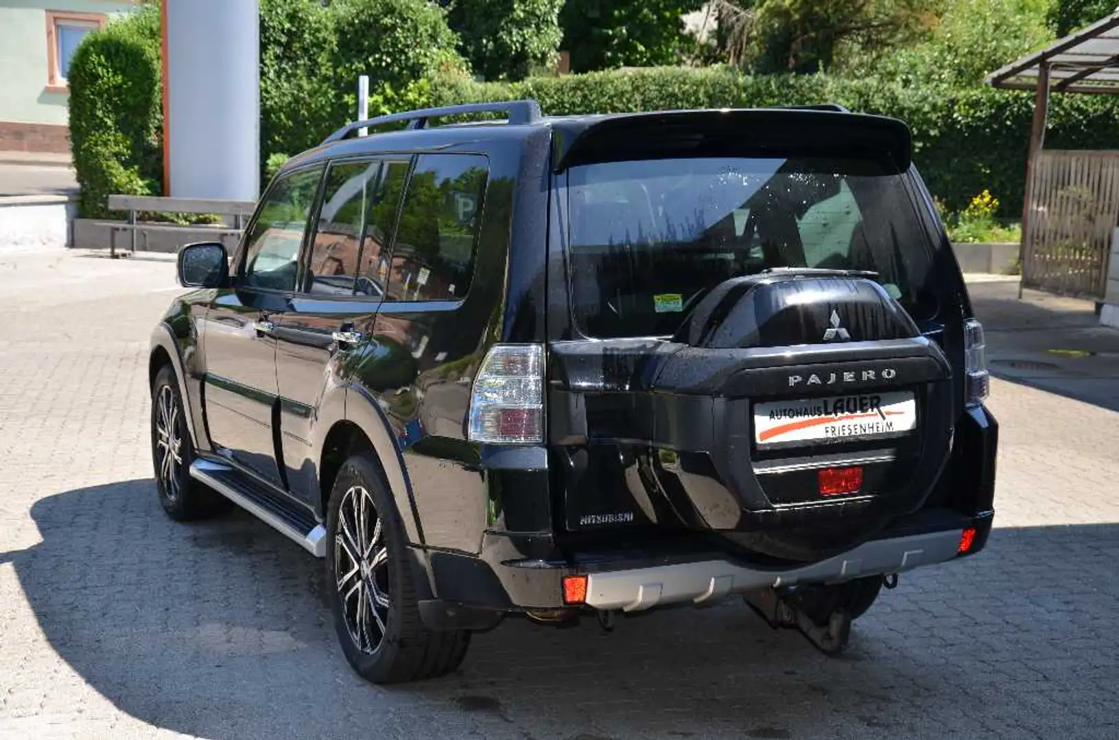Mitsubishi Pajero 5-Türer TOP 3.2 DI-D AT AHK 3,5t Noir - 2