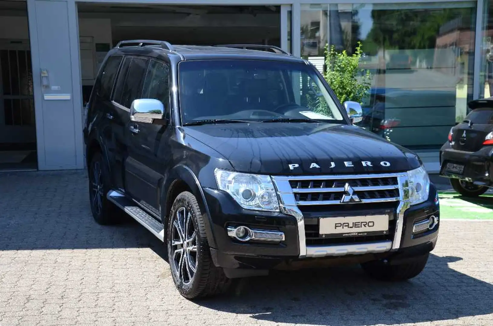 Mitsubishi Pajero 5-Türer TOP 3.2 DI-D AT AHK 3,5t Noir - 1