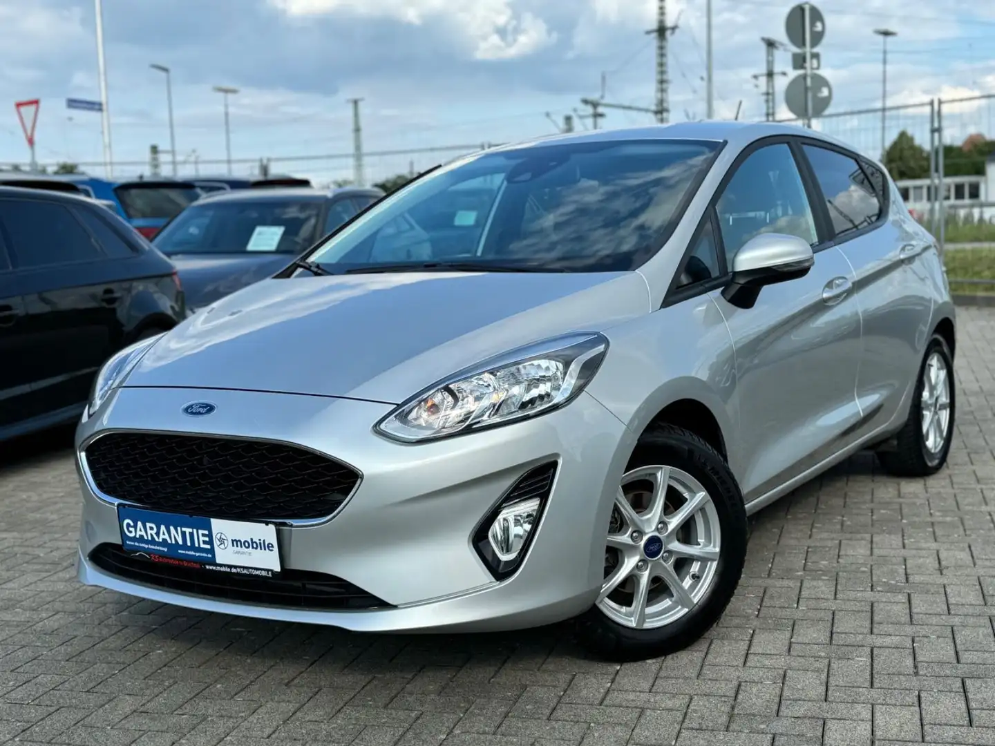Ford Fiesta Cool & Connect *Navi*CarPlay*PDC*Temp* Argento - 1