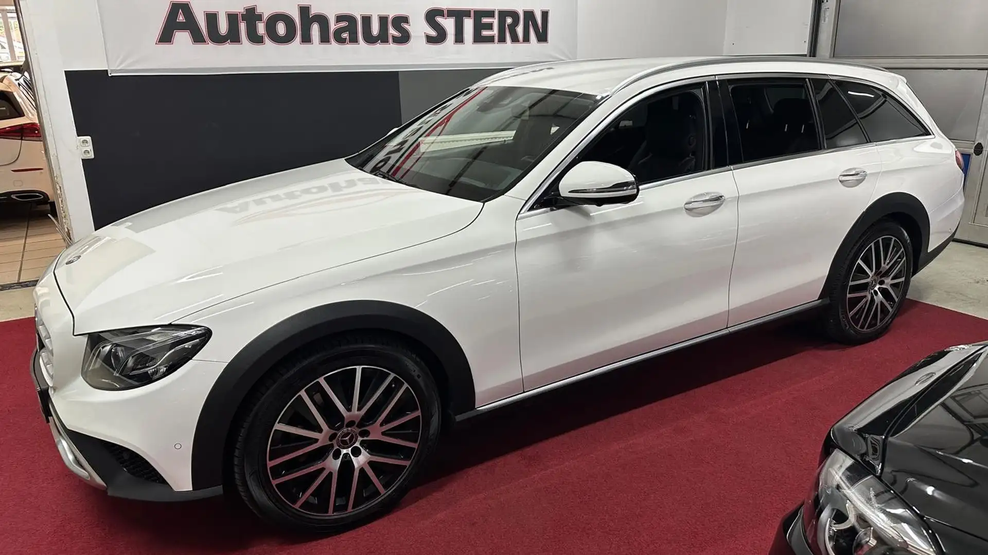 Mercedes-Benz E 220 d T 4Matic All-Terrain*Burmester*360°*LED* Blanc - 2