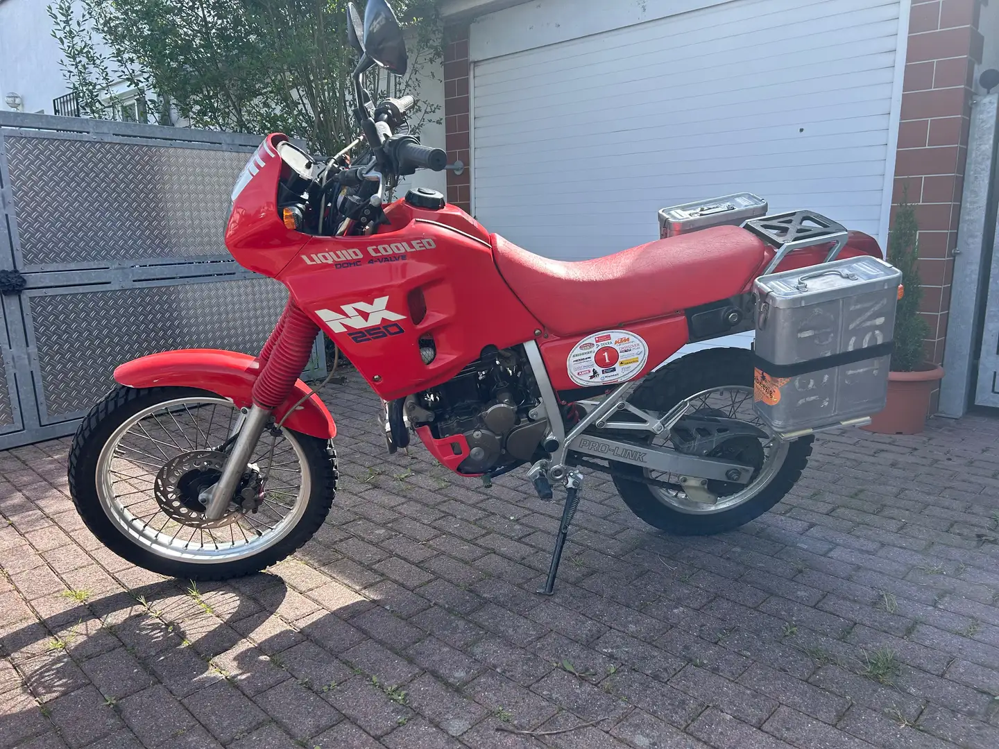 Honda NX 250 Rot - 1