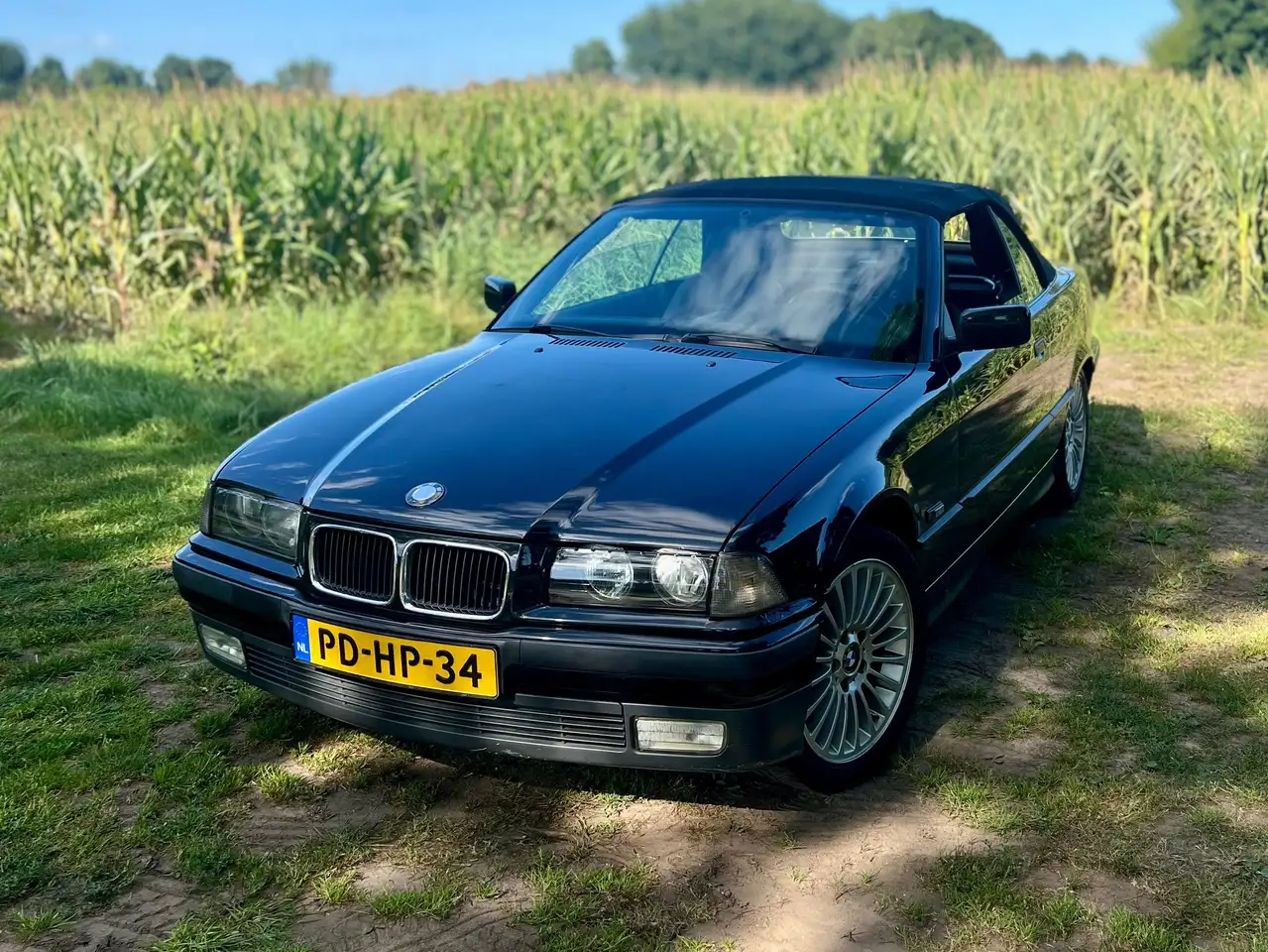 BMW 318 E36 cabrio Executive, foto 1