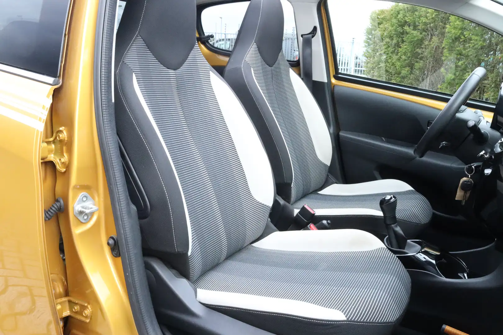 Peugeot 108 1.0 e-VTi Collection TOP! Camera achter l Climate Geel - 2