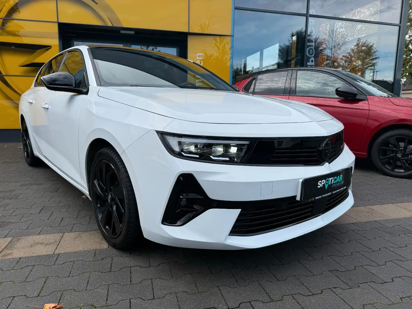 Opel Astra L ST Ultimate AT,AHK,Alcantara,HUD,Panodac Weiß - 1