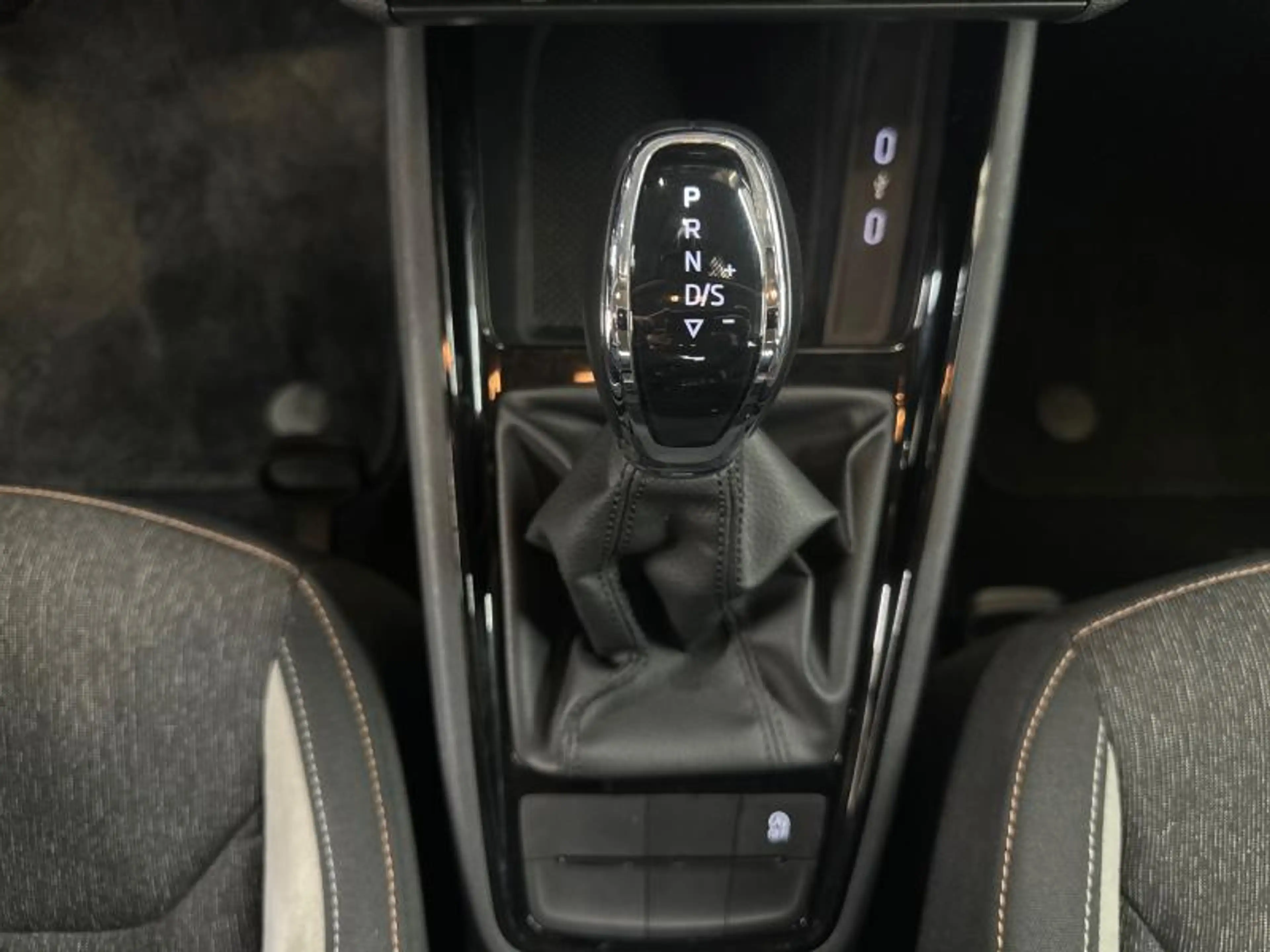 Skoda Kamiq DSG | heated seats | all seasons — photo 25
