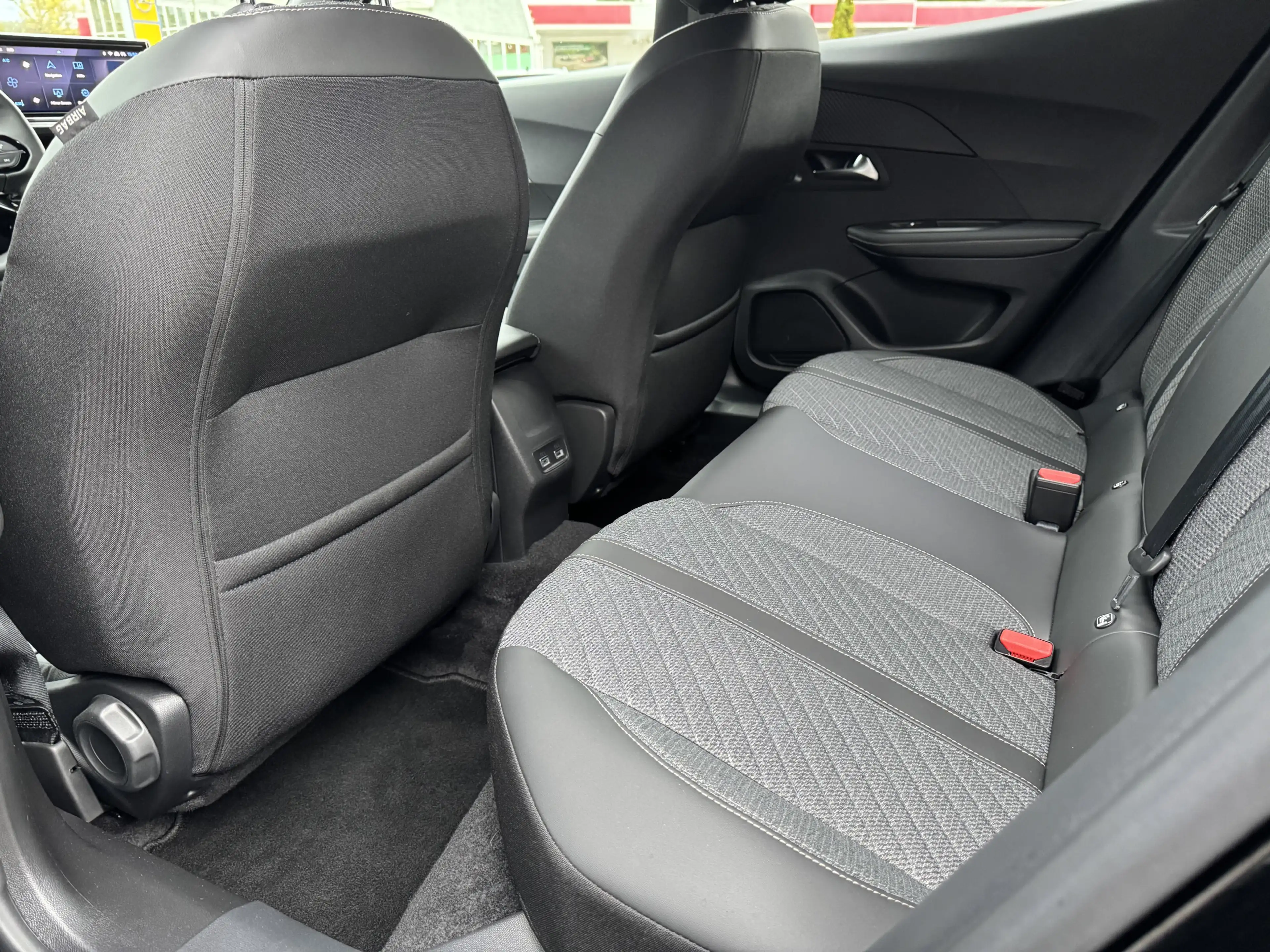 Peugeot 2008 Allure130AT8 | 360°-Kamera | Navi | Keyless — photo 12