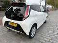 Toyota Aygo 1.0 VVT-i x-sport 5 deurs airco keurige auto Wit - thumbnail 2