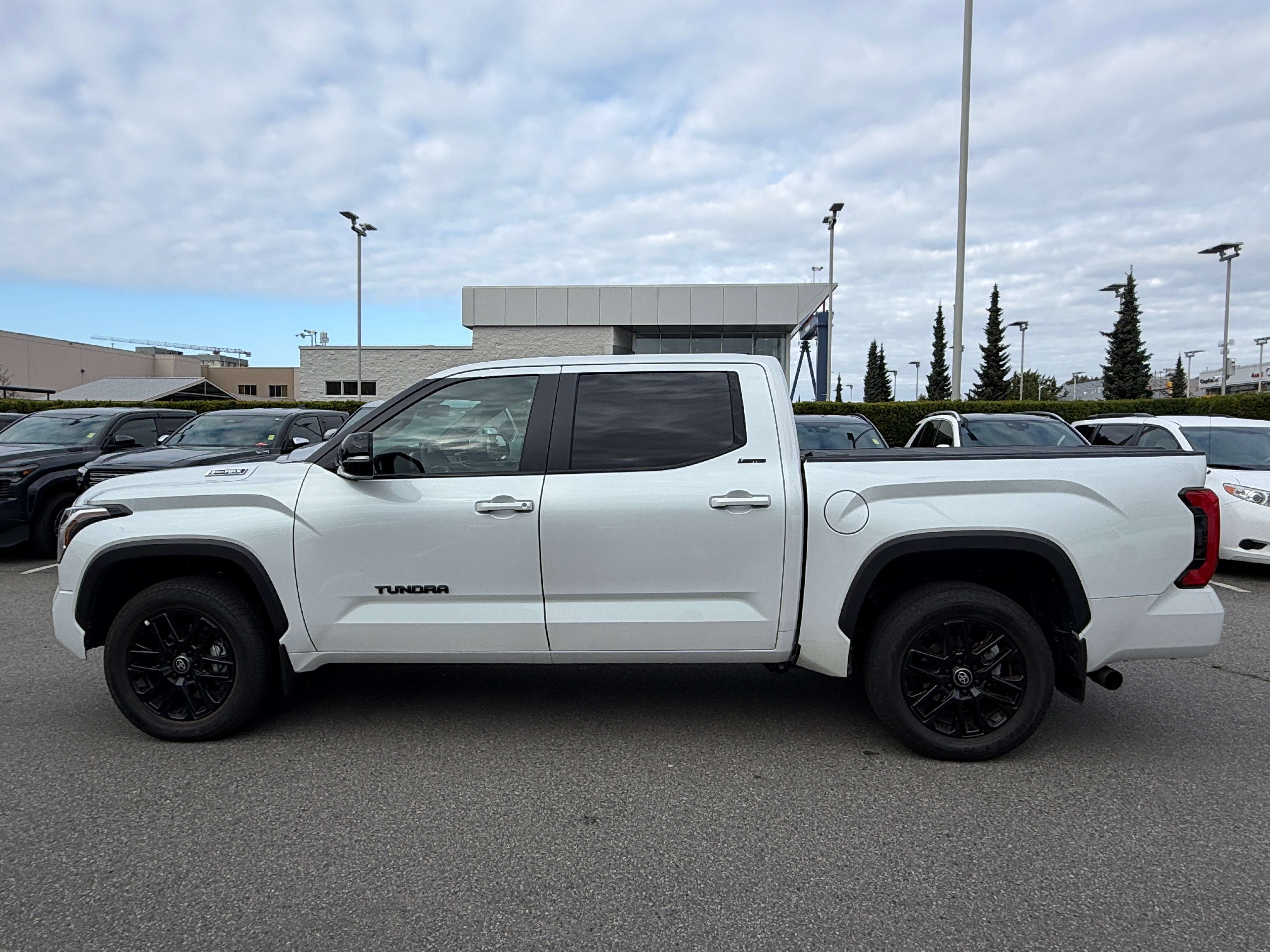 2026 Toyota Tundra Limited Hybrid — снимка 1