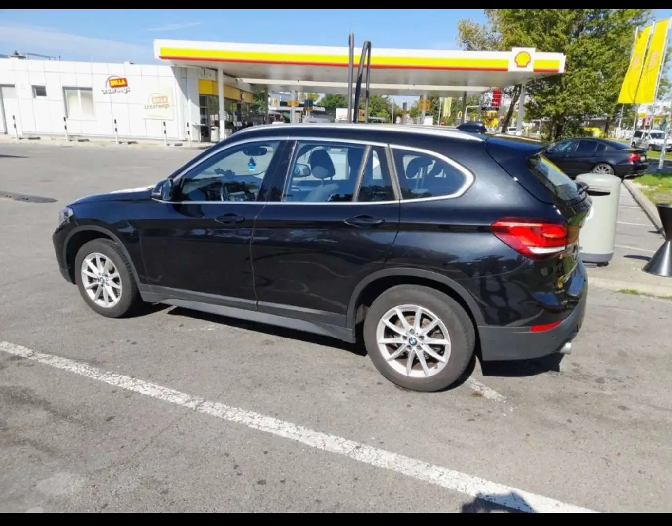 BMW X1 X1 sDrive18d Aut. Schwarz - 2