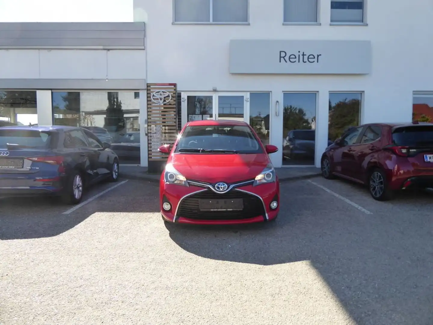 Toyota Yaris 1,5 VVT-i Hybrid Lounge Rot - 1