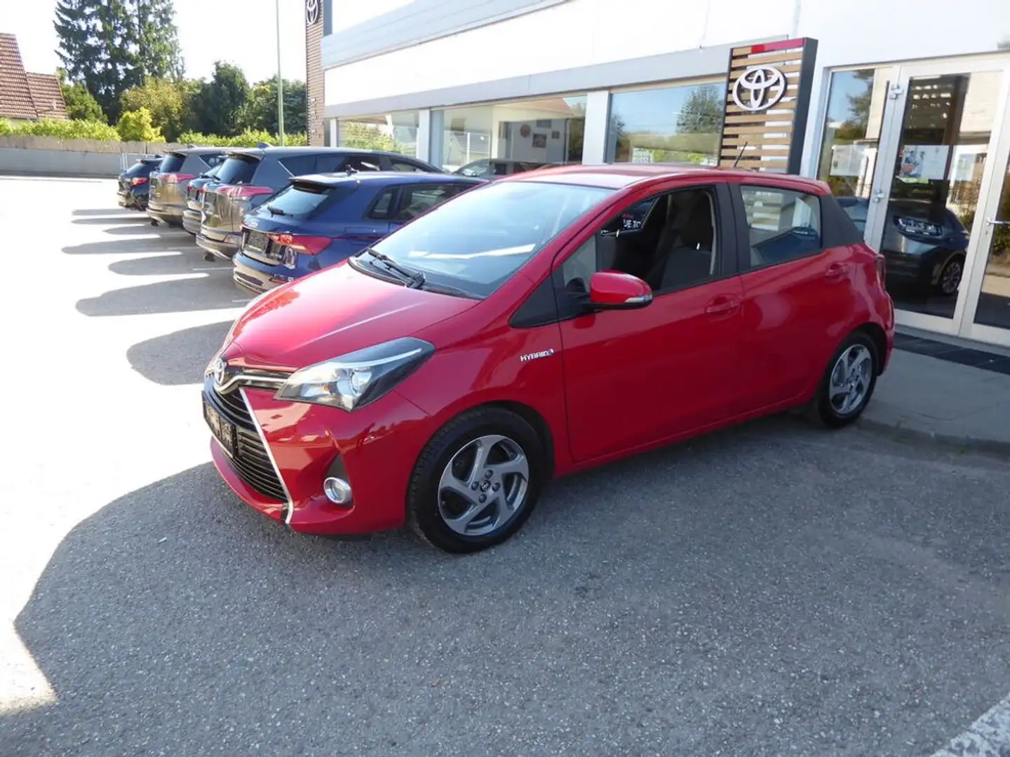 Toyota Yaris 1,5 VVT-i Hybrid Lounge Rot - 2