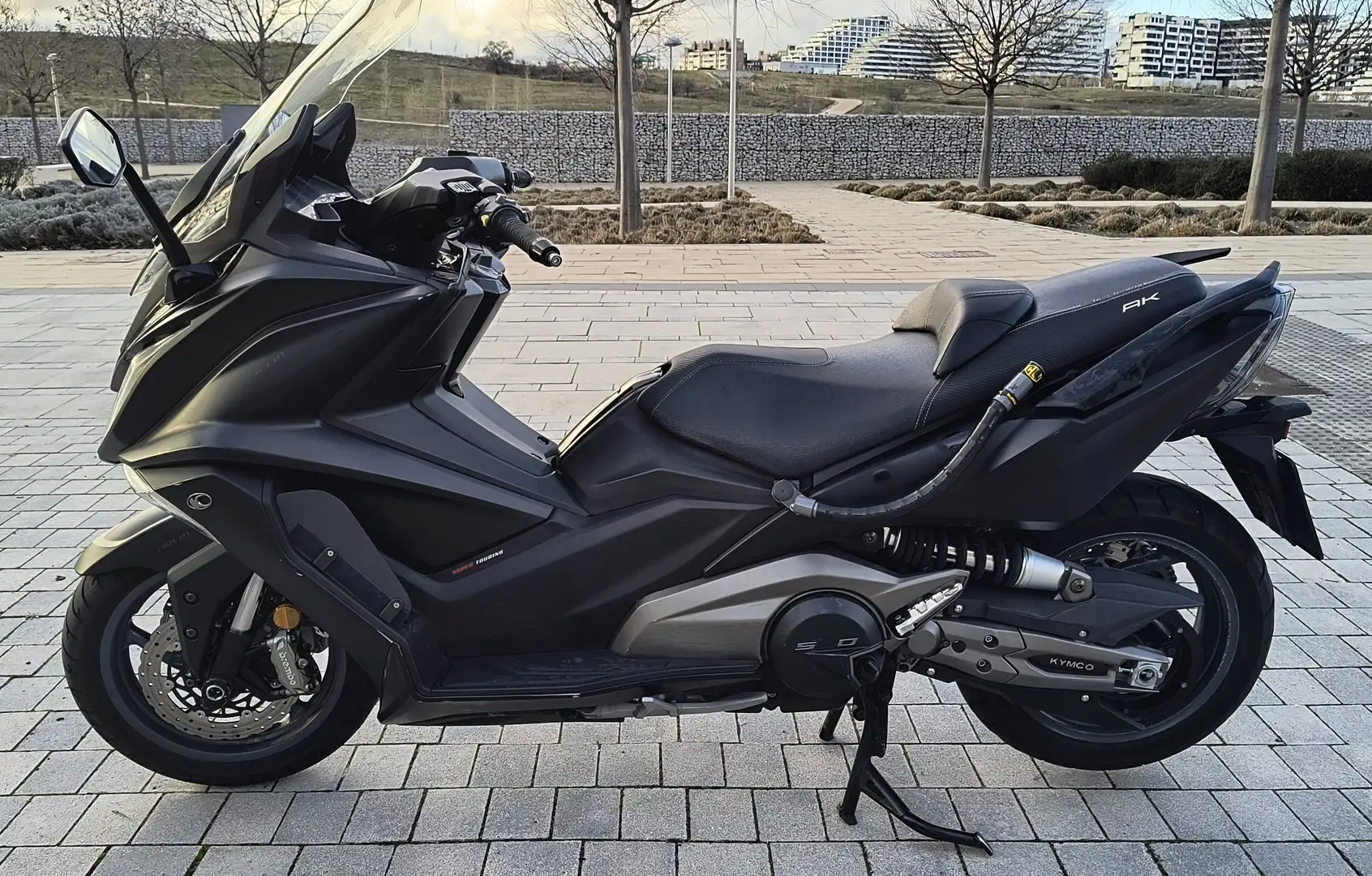 Kymco AK 550 Modelo original Negro - 1