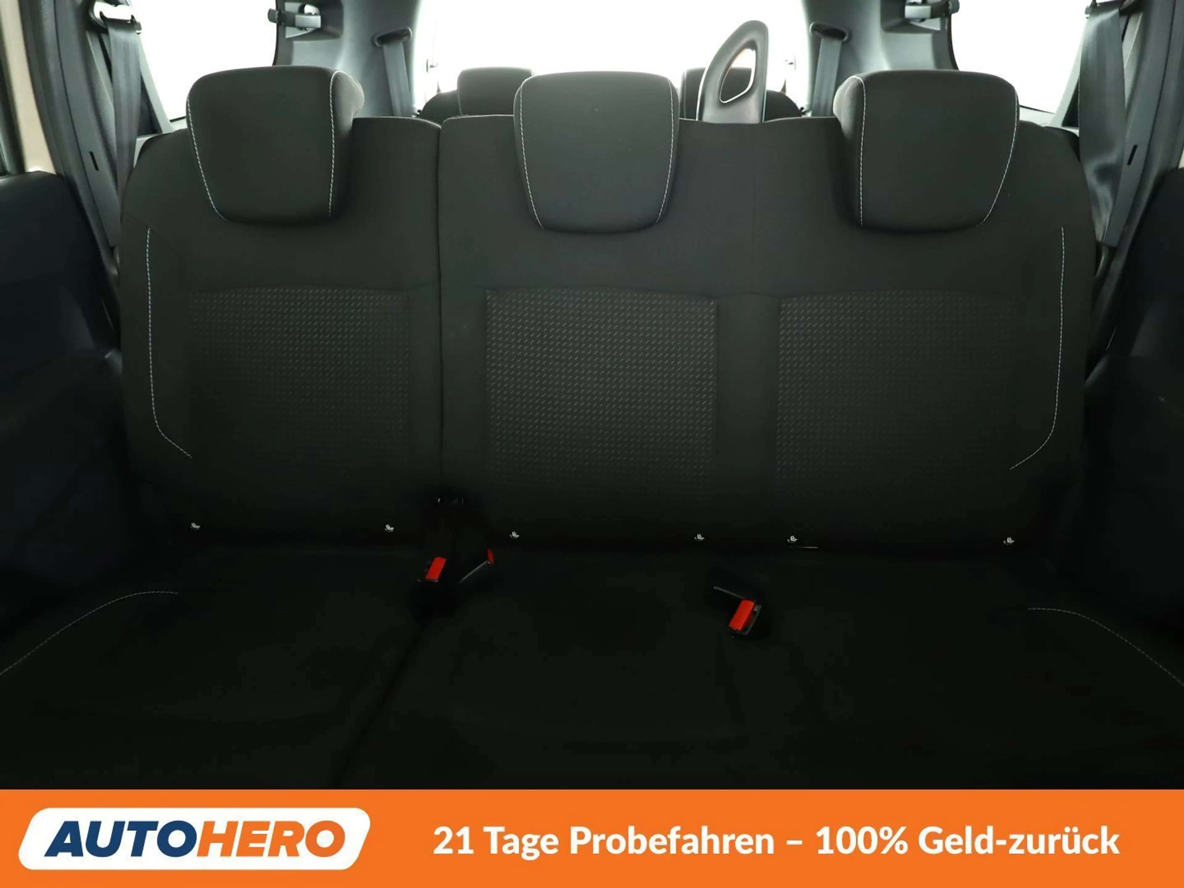 Dacia Lodgy 1.3 TCe Comfort *NAVI*TEMPO*PDC*SHZ*KLIMA* — photo 15