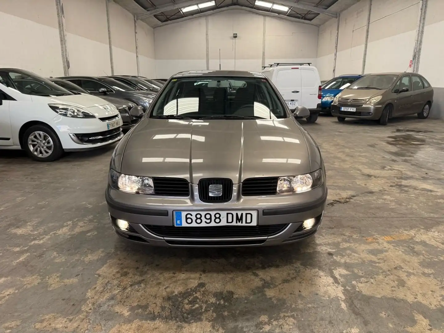 SEAT Leon 1.9TDI Stella Gris - 1