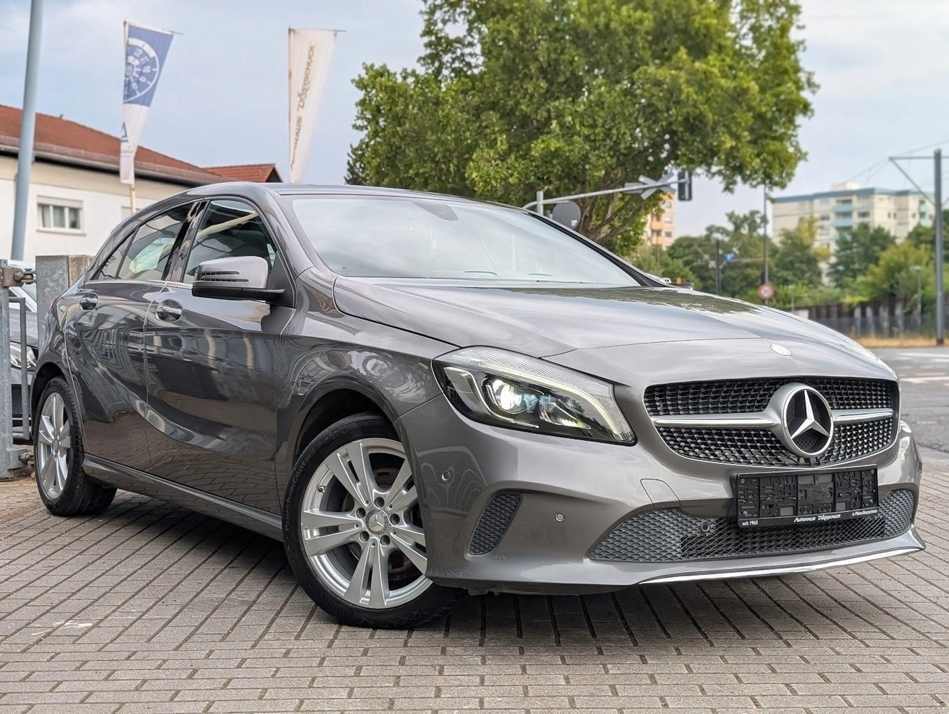 Mercedes-Benz A 200 A 200 d Urban PANO. NAVI. Kamera. LED — photo 3