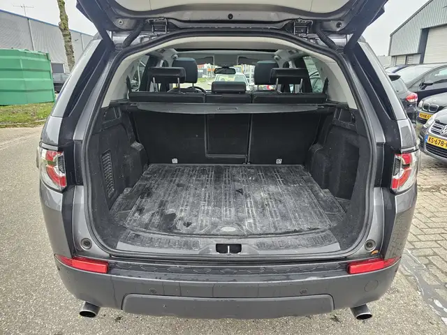 Land Rover Discovery Sport view 12
