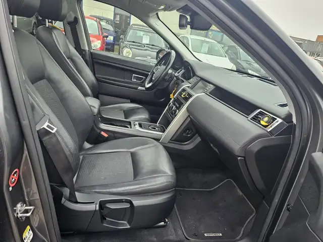 Land Rover Discovery Sport view 13