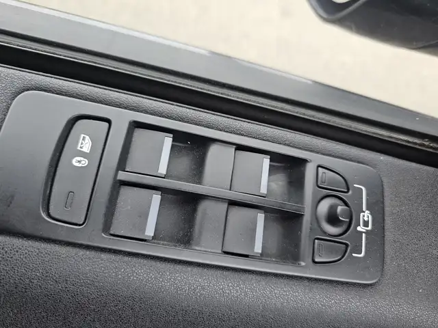 Land Rover Discovery Sport view 14