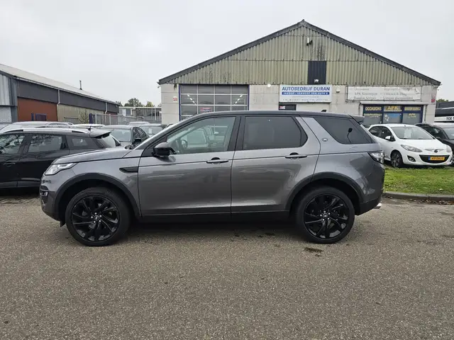 Land Rover Discovery Sport view 8