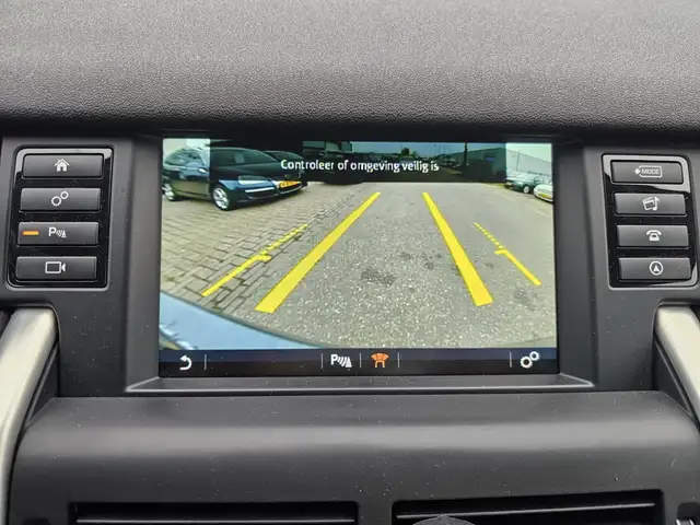 Land Rover Discovery Sport view 11