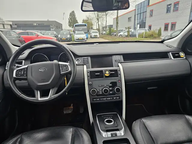 Land Rover Discovery Sport view 6