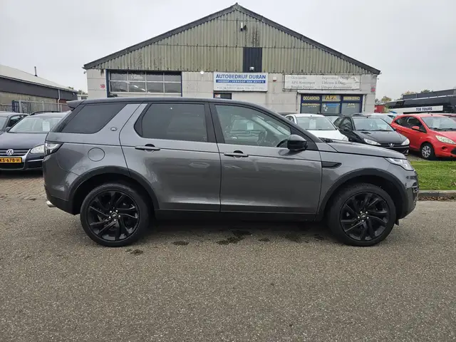 Land Rover Discovery Sport view 9