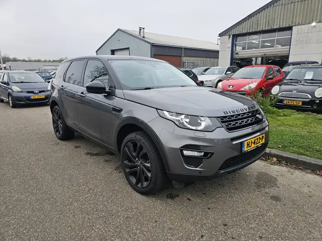 Land Rover Discovery Sport view 2