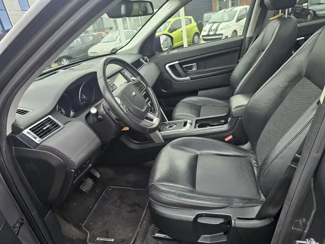 Land Rover Discovery Sport view 5