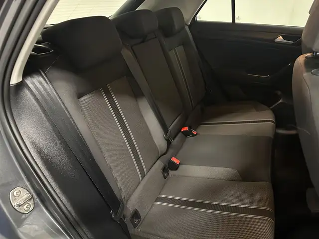 Volkswagen T-Roc view 5