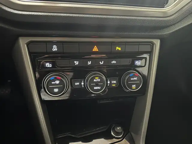 Volkswagen T-Roc view 13