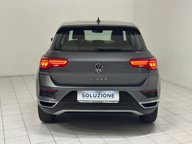 Volkswagen T-Roc view 7