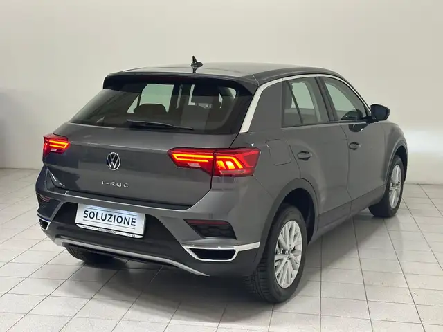 Volkswagen T-Roc view 2