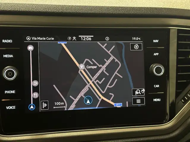 Volkswagen T-Roc view 9