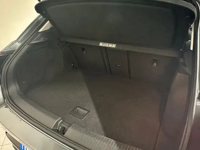 Volkswagen T-Roc view 10