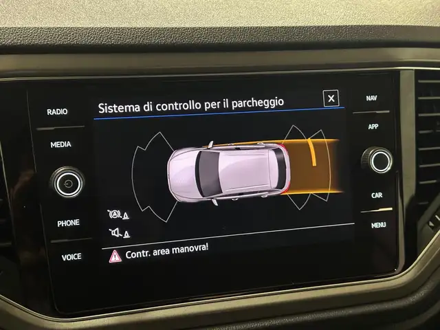 Volkswagen T-Roc view 12