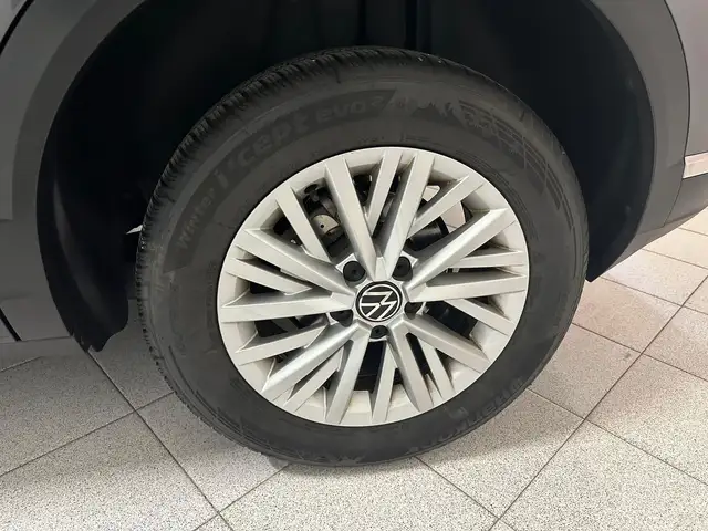 Volkswagen T-Roc view 15