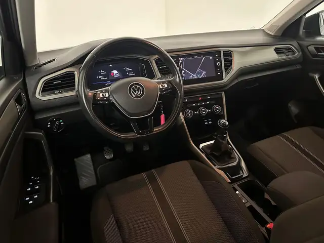 Volkswagen T-Roc view 4