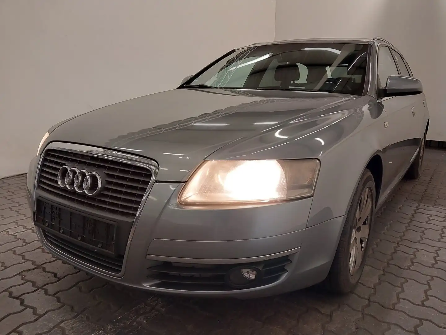 Audi A6 Avant 2.7 TDI DPF Šedá - 1