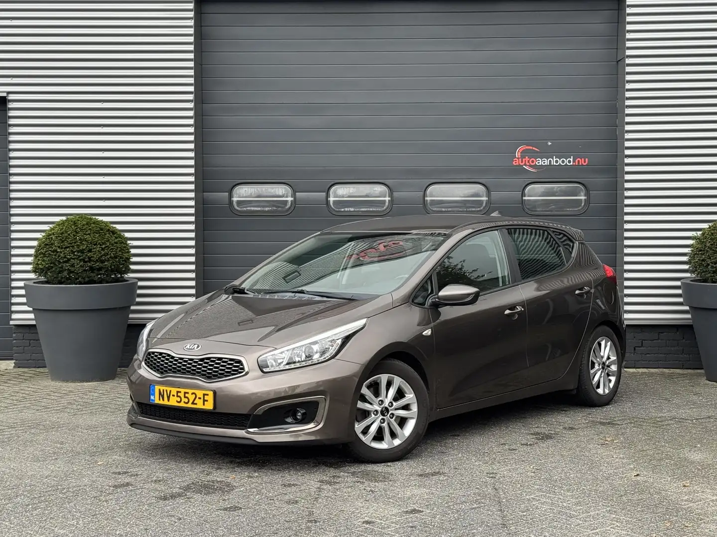Kia Ceed / cee'd 1.6 GDI ComfortPlusLine Navigator | Camera | Licht Brun - 1