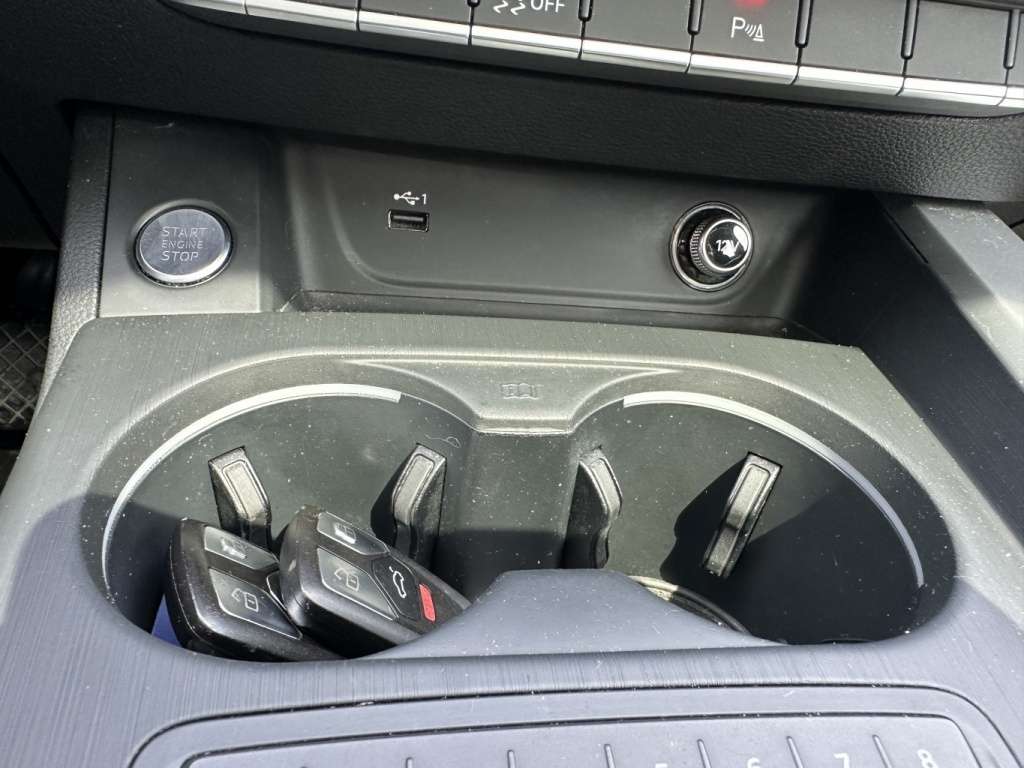 2018 Audi A4 Komfort toit ouvrant demarrage sans cle thumb 14