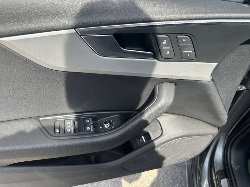 2018 Audi A4 Komfort toit ouvrant demarrage sans cle thumb 7
