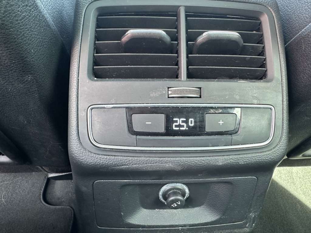 2018 Audi A4 Komfort toit ouvrant demarrage sans cle thumb 15