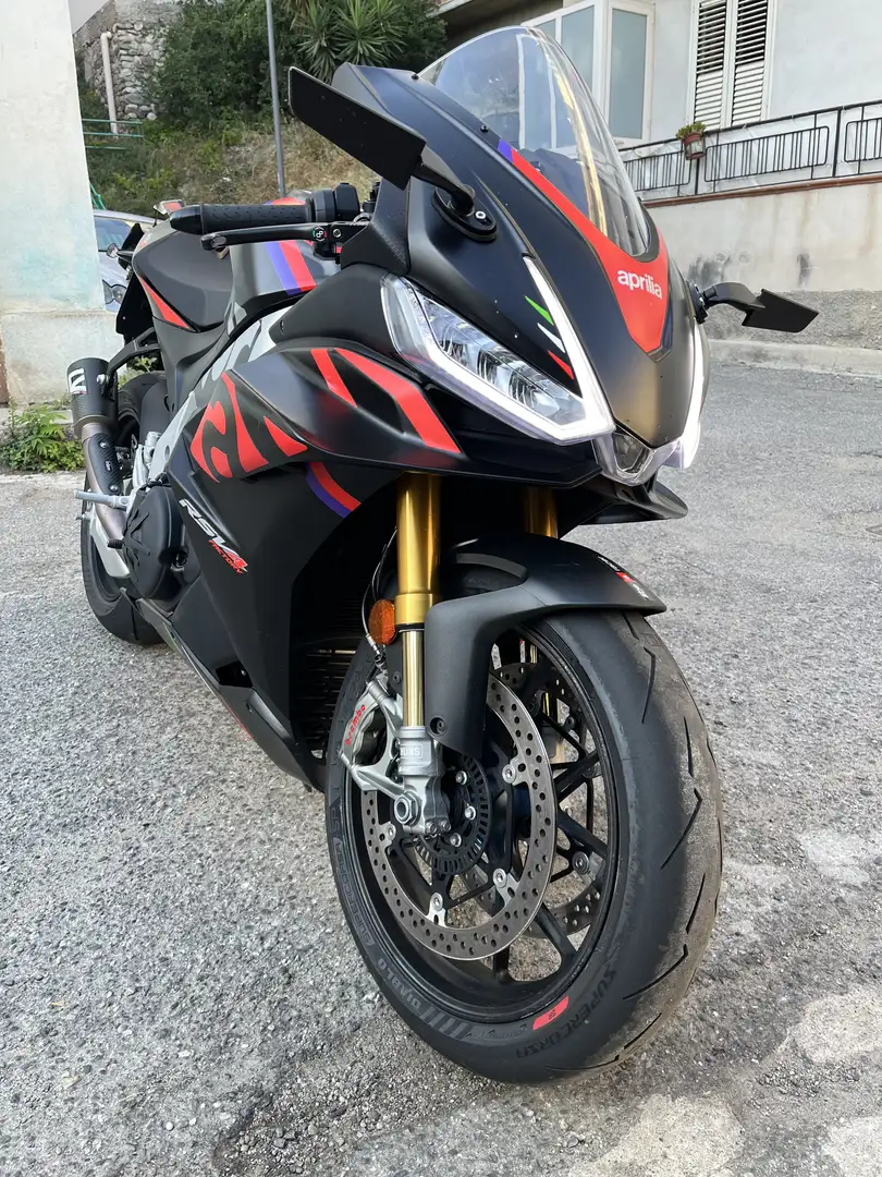 Aprilia RSV4 factory - 1