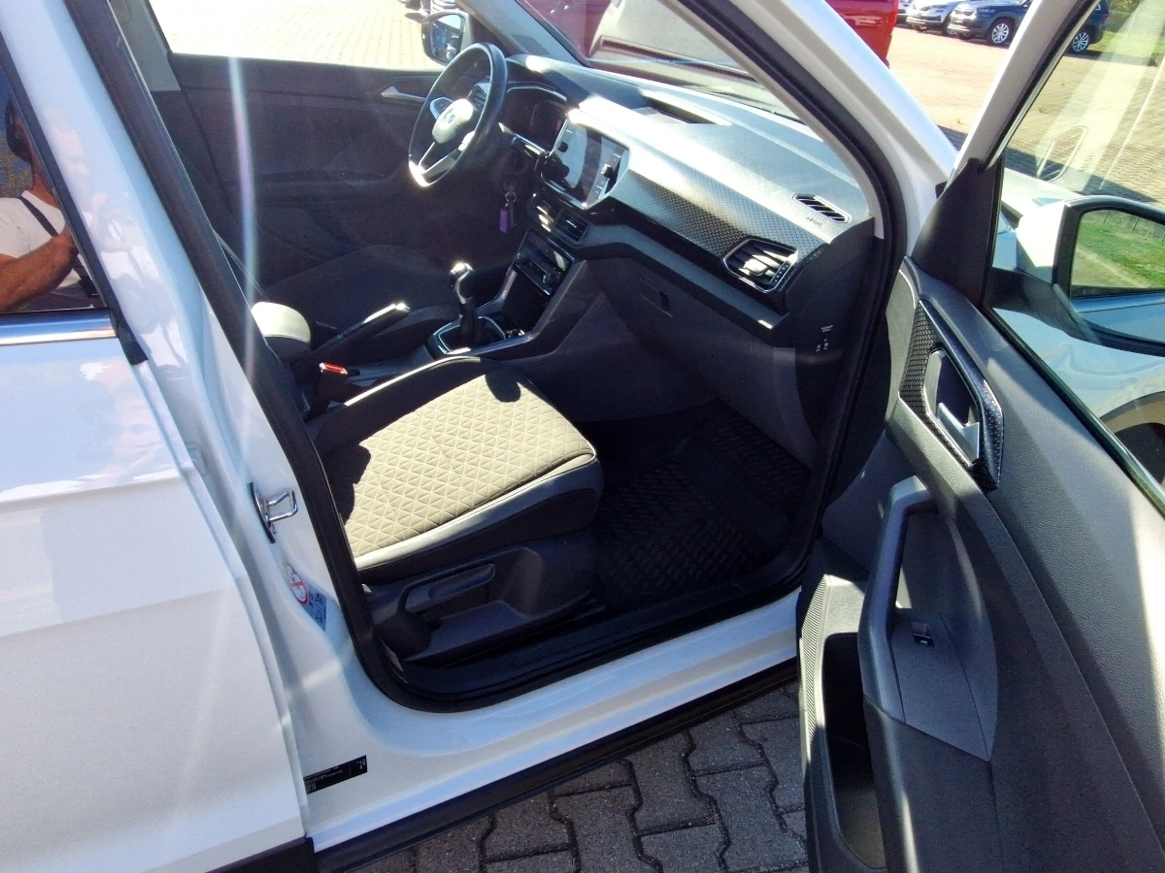 Volkswagen T-Cross 1.0 Style LED Navi Sitzhzg Klimaautomatik — photo 9