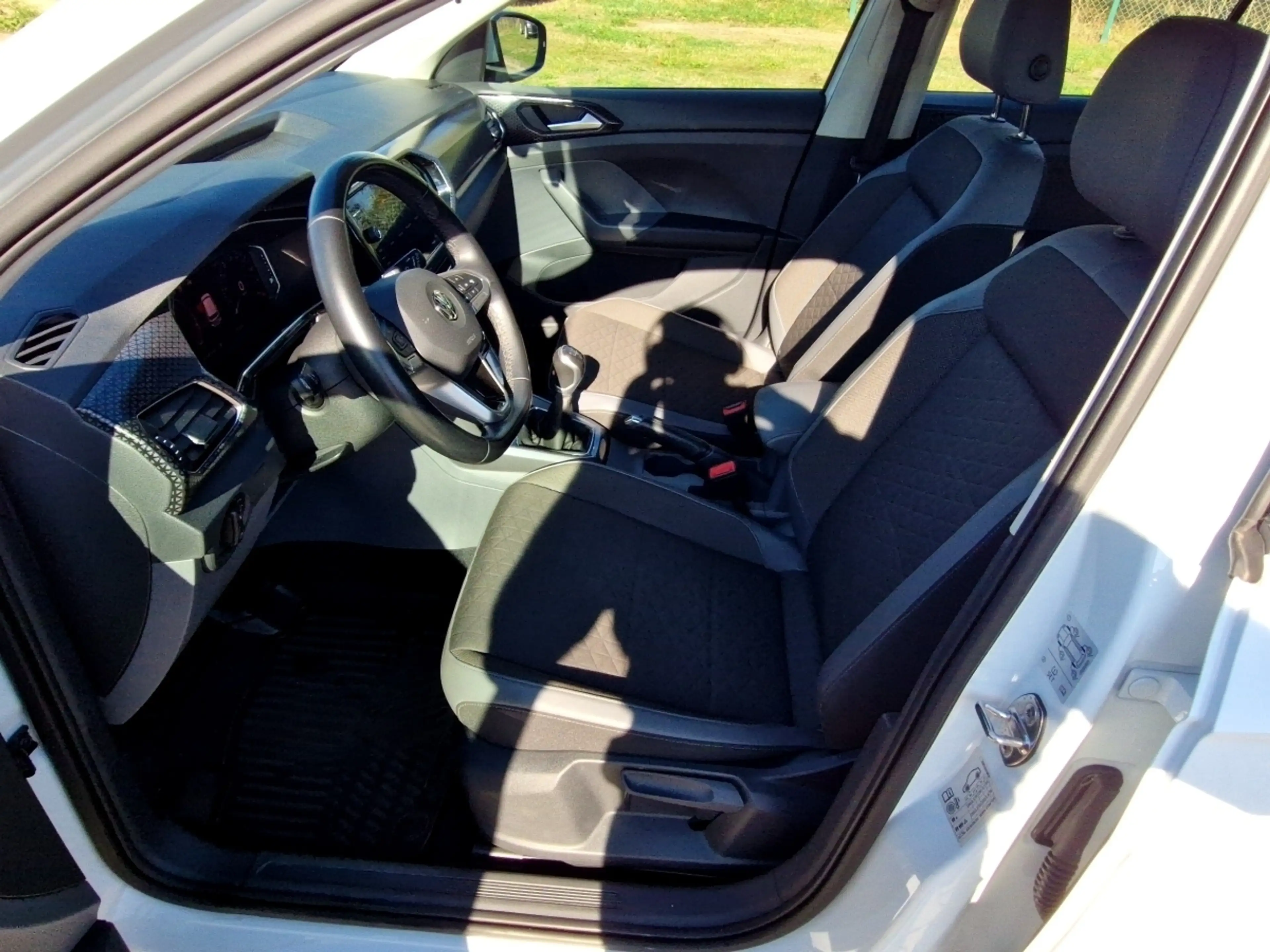 Volkswagen T-Cross 1.0 Style LED Navi Sitzhzg Klimaautomatik — photo 14