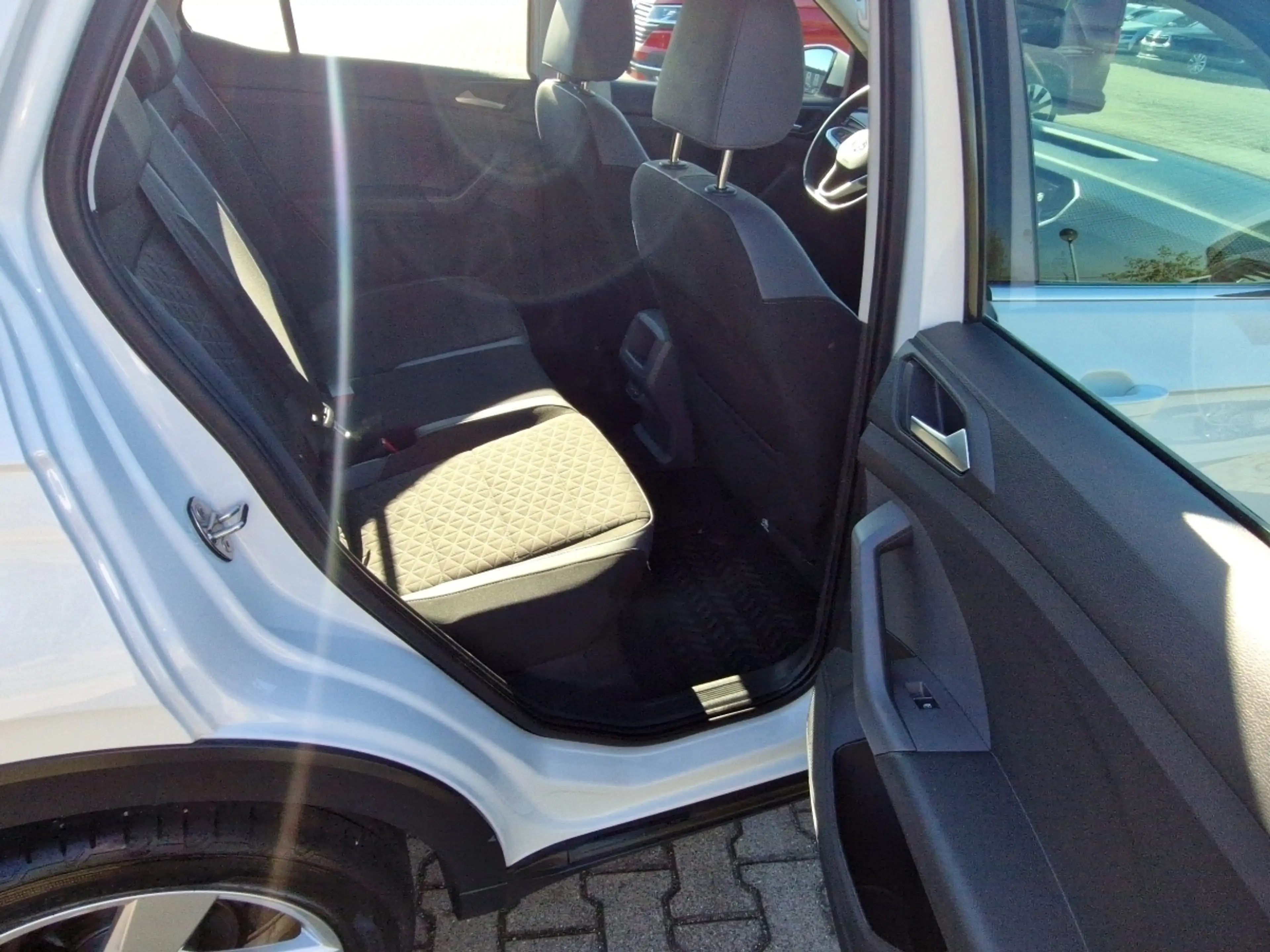Volkswagen T-Cross 1.0 Style LED Navi Sitzhzg Klimaautomatik — photo 10